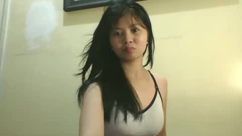 its me KYLIE online show from November 22, 7:02 pm