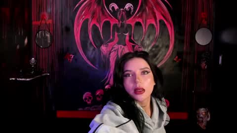 Snapshot of kylie_foxx1 chatting on April 28, 9:20 pm submissive demon Please help me to reach 500 thumbs up online show from April 28, 9:20 pm