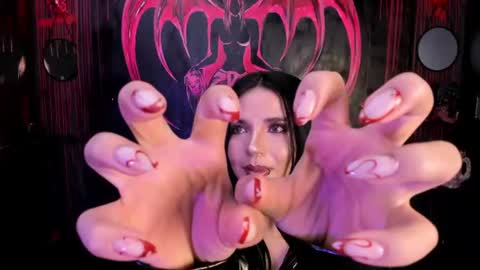 Snapshot of kylie_foxx1 chatting on July 14, 9:20 pm submissive demon Please help me to reach 500 thumbs up online show from July 14, 9:20 pm