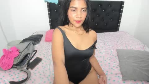 kylie_hot34 online show from September 27, 8:47 pm