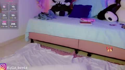 Snapshot of kylie_hottt_ chatting on January 23, 2:55 am k ylie online show from January 23, 2:55 am