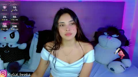 Snapshot of kylie_hottt_ chatting on January 30, 2:38 am k ylie online show from January 30, 2:38 am