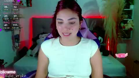 Snapshot of kylie_hottt_ chatting on October 22, 9:25 pm k ylie online show from October 22, 9:25 pm
