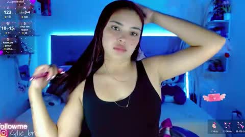 Snapshot of kylie_hottt_ chatting on October 26, 9:10 pm k ylie online show from October 26, 9:10 pm