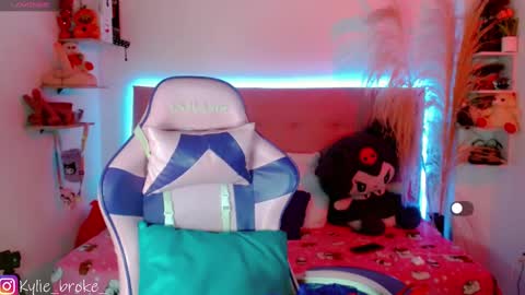 Snapshot of kylie_hottt_ chatting on October 31, 9:16 pm k ylie online show from October 31, 9:16 pm