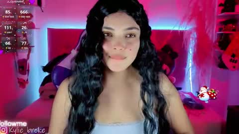 Snapshot of kylie_hottt_ chatting on November 26, 12:00 am k ylie online show from November 26, 12:00 am