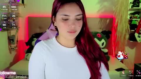 Snapshot of kylie_hottt_ chatting on November 28, 9:39 pm k ylie online show from November 28, 9:39 pm