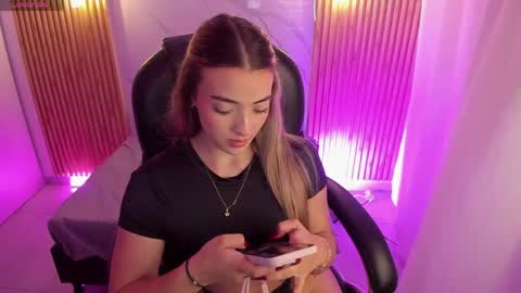  KYLIE  online show from April 14, 2:06 am