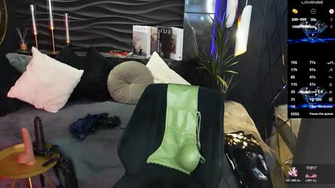 Kylie online show from March 30, 1:56 pm