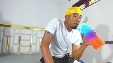 Snapshot of kylieandjhonny chatting on February 18, 6:37 pm Kaylie And Jhony online show from February 18, 6:37 pm