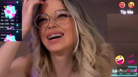 Snapshot of kyliejoyce chatting on January 4, 12:48 am Kylie online show from January 4, 12:48 am