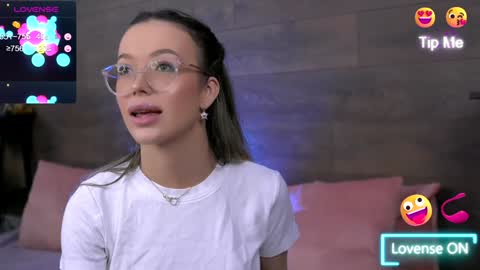 Snapshot of kyliejoyce chatting on January 17, 6:15 am Kylie online show from January 17, 6:15 am