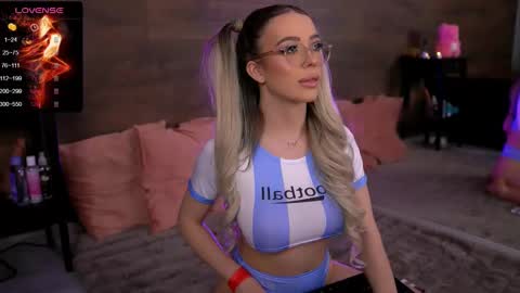 Snapshot of kyliejoyce chatting on February 9, 5:22 pm Kylie online show from February 9, 5:22 pm