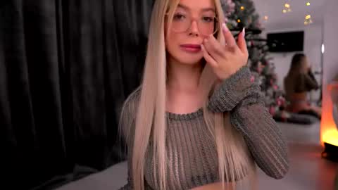 Kylie online show from December 18, 10:38 pm