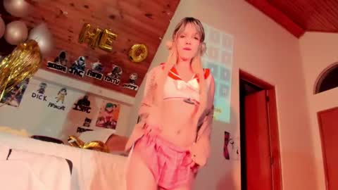 Snapshot of kyliekandy chatting on February 23, 4:28 am online show from February 23, 4:28 am