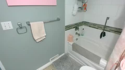 kylie not jenner online show from April 18, 8:20 pm