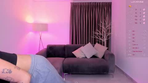 Snapshot of kyliie_jones chatting on March 10, 10:59 am KYLIE online show from March 10, 10:59 am