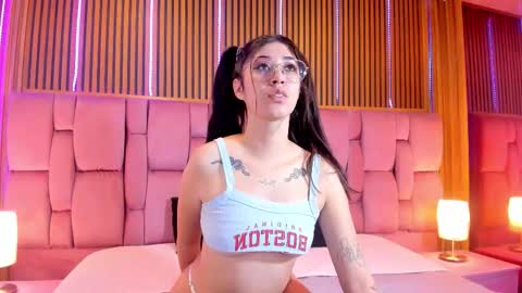 Snapshot of kyliie_jones chatting on November 28, 4:31 pm KYLIE online show from November 28, 4:31 pm