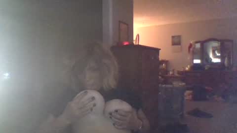 Snapshot of kym12672 chatting on June 27, 1:32 am kym12672 online show from June 27, 1:32 am