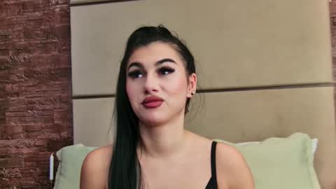 Snapshot of kyrahill_ chatting on December 6, 2:02 am Kyra online show from December 6, 2:02 am