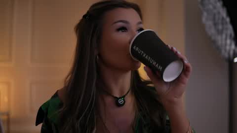 Kyssa online show from May 6, 6:24 pm