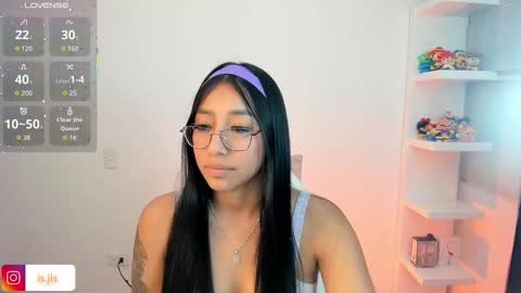 Snapshot of kyy_isa chatting on November 4, 1:48 am IG online show from November 4, 1:48 am