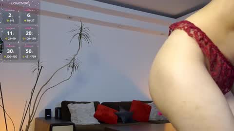 Snapshot of l1ttle_kiki chatting on February 7, 3:19 pm Viktoria White online show from February 7, 3:19 pm