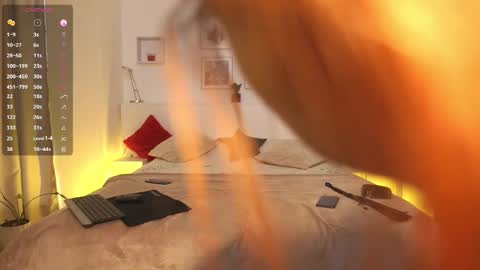 Snapshot of l1ttle_kiki chatting on October 13, 2:28 pm Viktoria White online show from October 13, 2:28 pm