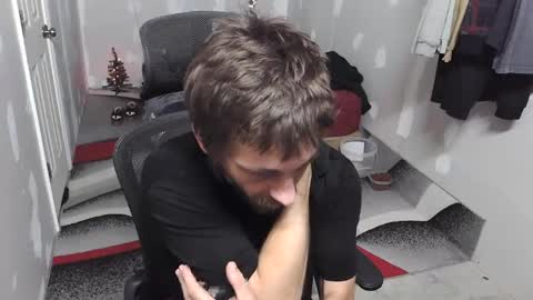 l1v1nth3dr3am online show from November 15, 4:32 am