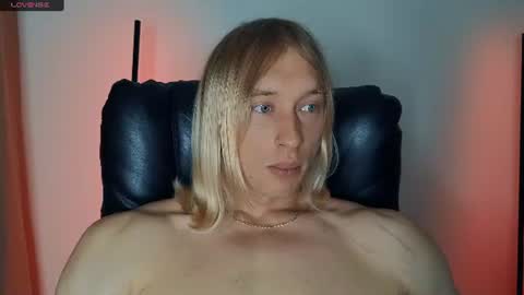 Snapshot of l_adonis_l chatting on June 18, 7:19 am Adonis online show from June 18, 7:19 am