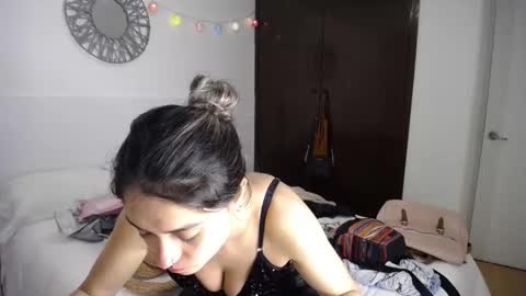 Snapshot of la_rola_ chatting on February 27, 2:33 am Catalina online show from February 27, 2:33 am