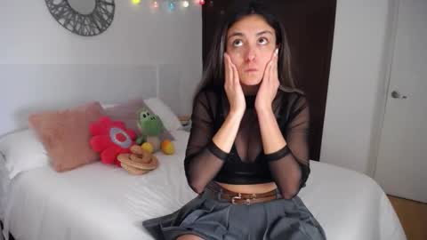 Snapshot of la_rola_ chatting on March 3, 2:50 am Catalina online show from March 3, 2:50 am