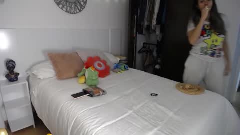 Catalina online show from March 19, 2:26 am