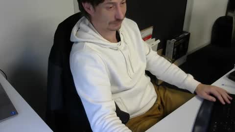 Snapshot of labelette007 chatting on December 12, 3:05 pm labelette007 online show from December 12, 3:05 pm