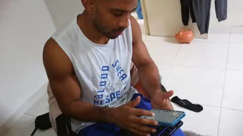 Snapshot of lacasadelosmunecosbq chatting on June 17, 4:19 pm Bruno Smith online show from June 17, 4:19 pm