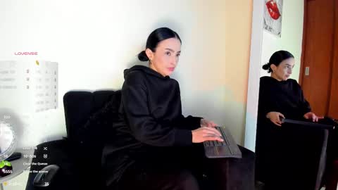 Snapshot of lace_victoria chatting on December 3, 11:36 pm lace_victoria online show from December 3, 11:36 pm