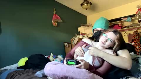 lacedinsin online show from September 25, 7:50 pm