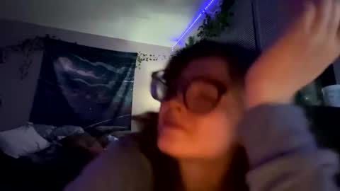 lacedinsin online show from May 7, 4:40 am