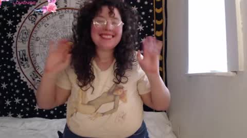 Lacey online show from August 5, 11:28 pm