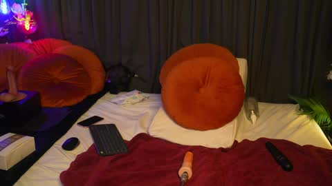 Latex Lacie online show from March 26, 4:45 pm