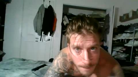 Snapshot of lacrioxcum18 chatting on December 3, 4:14 am lacrioxcum18 online show from December 3, 4:14 am