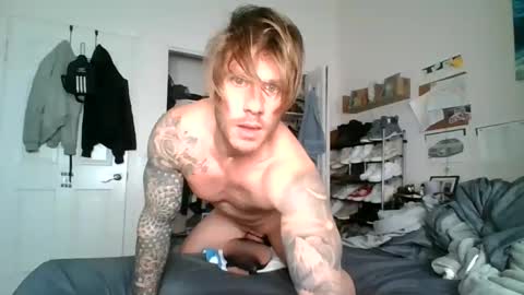 Snapshot of lacrioxcum18 chatting on December 15, 4:26 pm lacrioxcum18 online show from December 15, 4:26 pm