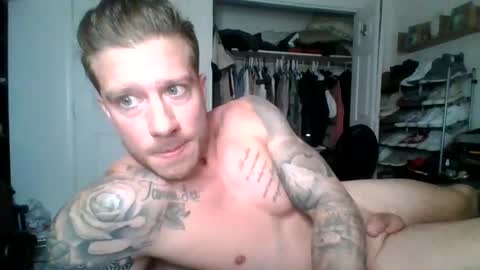 Snapshot of lacrioxcum18 chatting on December 31, 9:39 pm lacrioxcum18 online show from December 31, 9:39 pm