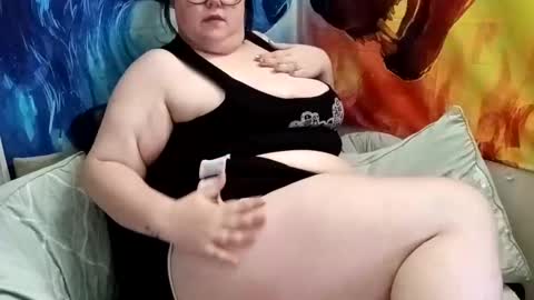 lacy_deville online show from April 12, 4:01 pm