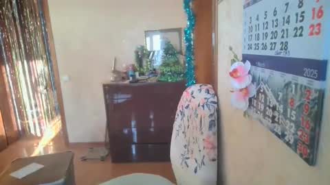 Snapshot of ladamay chatting on February 13, 5:58 am LadaMay online show from February 13, 5:58 am