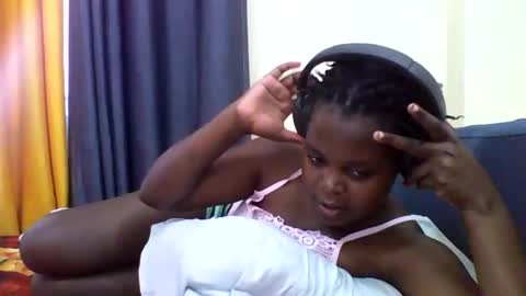 Snapshot of ladar_ chatting on February 11, 5:45 am vida online show from February 11, 5:45 am