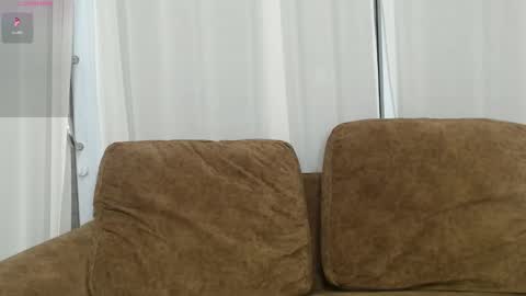 Snapshot of ladii_mia chatting on November 9, 6:39 pm Mia online show from November 9, 6:39 pm