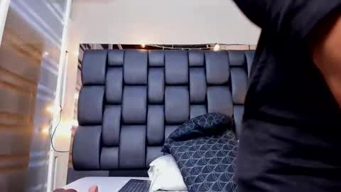 Snapshot of lady_falcon chatting on November 18, 2:17 am LADY online show from November 18, 2:17 am