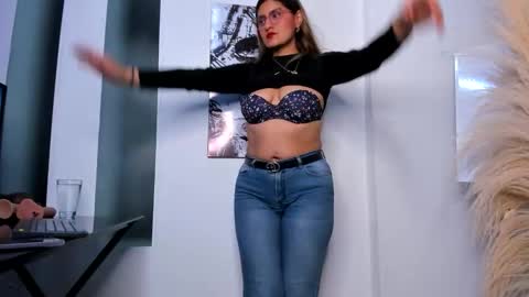 Snapshot of lady_falcon chatting on November 21, 2:10 am LADY online show from November 21, 2:10 am