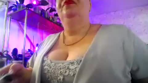 Lady Gloria online show from June 12, 6:12 am